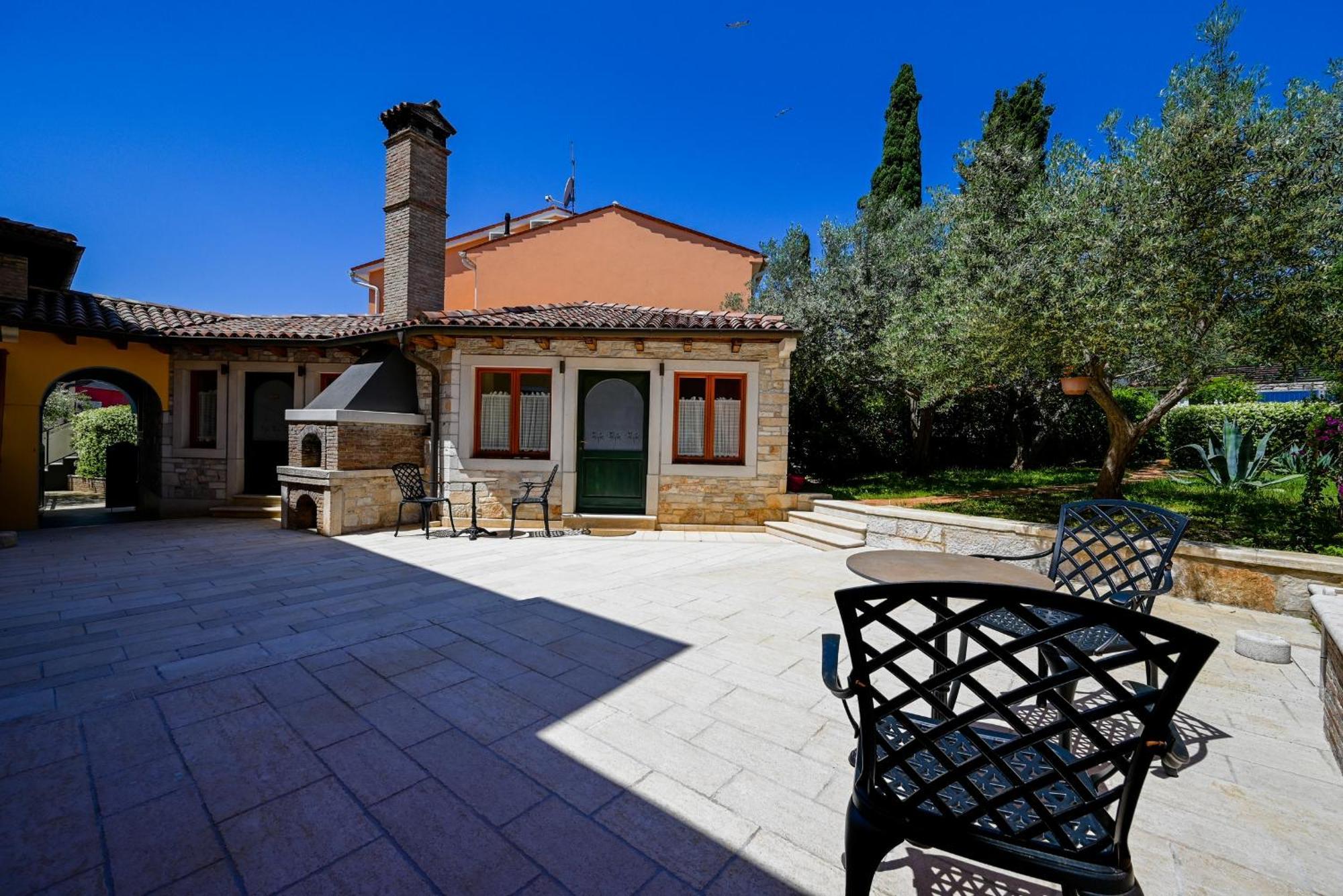 Casa Degli Artisti Hotel Rovinj Bagian luar foto